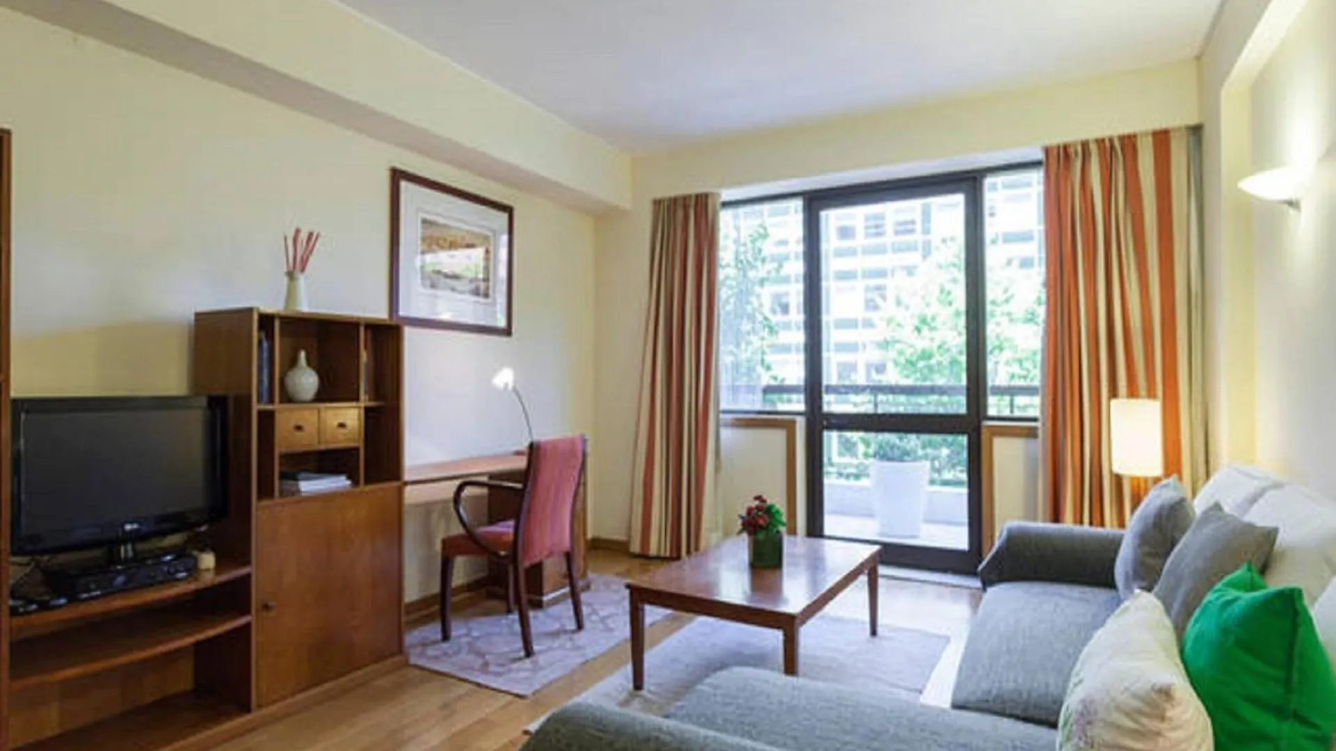 Stay In The Heart Of Lisbon-Altis Suites Hotel